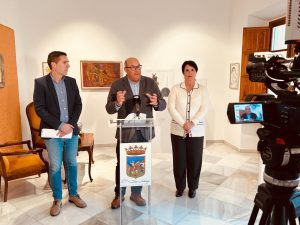 Escenario del Teatro Falla en el Carnaval de Cádiz, donde se celebra el III Certamen 'Premio María Zambrano', fusionando filosofía y tradición carnavalesca.