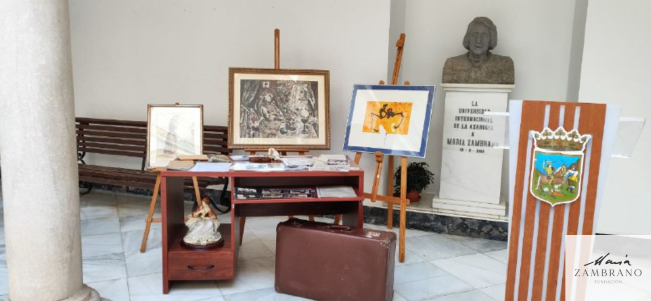Cajas de archivo con documentos históricos donados a la Fundación María Zambrano.